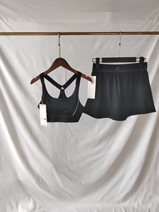 Nouvel ensemble de sport et yoga d'été avec soutien-gorge croisé anti-choc et pantalon-jupe à séchage rapide en nylon/cachemire - Product Image 4