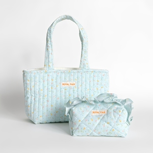 Conjunto de Bolsos Royal Fair Personalizados con Estampado de Rosas Rosadas Vintage, Bolso Tote de Algodón Acolchado, Bolso de Maquillaje con Volantes, Estilo Coquette para Mujer - Product Image 1