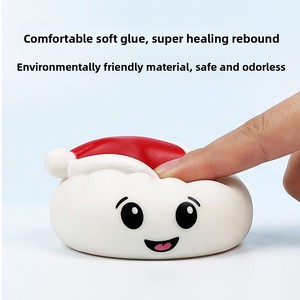 Juguete Antiestrés de Peluche con Forma de Gorro Navideño, Juguete Sensorial de Vinilo y Plástico para Aliviar el Estrés, Juguete Descompresivo con Sonido - Product Image 3