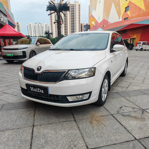 <span class=keywords><strong>Skoda</strong></span> Rapid 1.6L Automatica 5 Posti Usata del <span class=keywords><strong>2015</strong></span>, Hatchback Nera con Motore Affidabile, Bagagliaio Espandibile, Carrozzeria Rigida e Interni in Pelle - Product Image 4