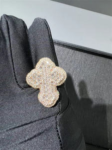 Anillo Unisex Personalizado de Plata de Ley con Moissanita VVS y Engaste Pavé Vintage OED Dia - Product Image 3