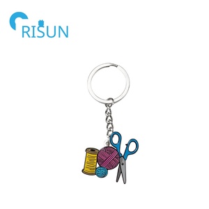 Fabricación de llavero de costura de esmalte de Metal, hilo de aguja personalizado, cinta métrica de ganchillo, máquina de coser, llavero de <span class=keywords><strong>costurera</strong></span> - Product Image 6