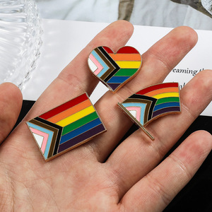 Sming Pins Regenbogen Flagge Emaille Pins Stolz Flagge Herz Brosche Benutzer definiertes Logo Metall Abzeichen Waving Flag Revers Abzeichen Großhandel - Product Image 3