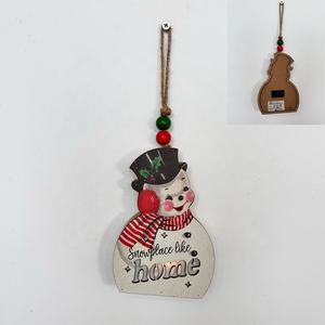 Décoration de Noël suspendue en bois à piles AA - Ornements lumineux en forme de maison de Père Noël et de rennes, LED multicolores, contrôle par minuterie - Product Image 6