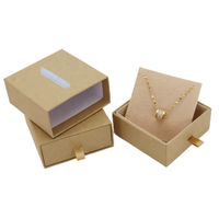Boîte à bijoux rigide en papier kraft écologique imperméable avec logo personnalisé en gros, doublure en éponge pour bagues, boucles d'oreilles, colliers
