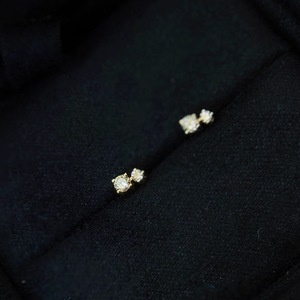 <span class=keywords><strong>Orecchini</strong></span> a Perno Mini Personalizzabili in Argento Placcato Oro 18K - <span class=keywords><strong>Orecchini</strong></span> di Moda con Zirconi Impilabili Direttamente dalla Fabbrica - Product Image 1