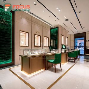 Vitrine en verre pour boutique de bijoux, aménagement personnalisé pour centre commercial, finition stratifiée - Product Image 2