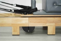 Machine de Pilates Reformer pliable en chêne de qualité supérieure, avec logo personnalisé, design pleine taille, pour l'entraînement de base, l'équilibre et les étirements des femmes