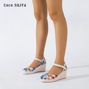 Coco Siliya – sandales à semelles compensées, bout fermé, semelle extérieure en paille, imprimé floral, fermeture à boucle, chaussures d'été pour femmes - Product Image 3