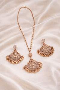 ชุดเครื่องประดับมาลาอินเดียชุบทอง: เครื่องประดับงานแต่งงานและงานเลี้ยงแบบดั้งเดิมสำหรับผู้หญิงและเด็กผู้หญิง - Product Image 5