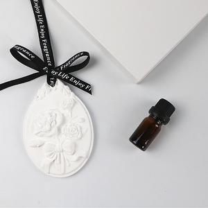 น้ำหอมปรับอากาศแบบแขวนสำหรับบ้าน กลิ่นหอมติดทนนาน รูปดอกไม้เซรามิก สำหรับรถยนต์ ตู้เสื้อผ้า  แผ่นหอมอโรมา น้ำมันหอมระเหยแบบก้านไม้หอม - Product Image 1