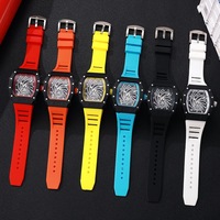 Nouvelle montre à quartz décontractée et sportive pour hommes, forme tonneau, bracelet en silicone, affichage à aiguilles, vente en gros, OEM/ODM