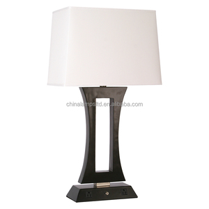 Lámpara de Noche Moderna de Metal y Vidrio para Hoteles, Lámpara de Escritorio de Níquel Cepillado con Pantalla de Tela Blanca y Cuerpo de Hierro - Product Image 3