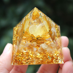 <b>Crystal</b> <b>Chip</b> Pyramid Resin Epoxy Craft Desktop Ornament Floral Design Home Decoration Artistic Gift - Product Image 3