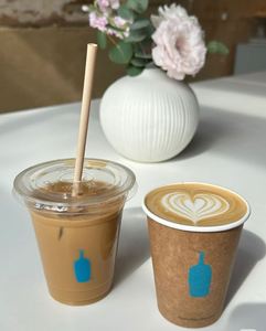 แก้วกาแฟกระดาษสองชั้นแบบใช้แล้วทิ้ง ขนาด 8/10/12/16 ออนซ์ สีน้ำตาล พิมพ์โลโก้สีน้ำเงินตามสั่ง สำหรับกาแฟคาปูชิโน แบบนำกลับบ้าน - Product Image 4