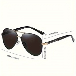 Due paia di occhiali con montatura in metallo elegante e lenti TAC per una visione nitida. Sono ideali per. Design elegante nei occhiali da sole rossi - Product Image 5