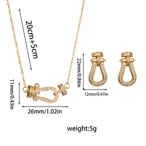 Conjunto de Joyería de Lujo Chapado en Oro con Diseño de Herradura: Collar, Pendientes y Anillo de Acero de Titanio con Zirconia - Product Image 5