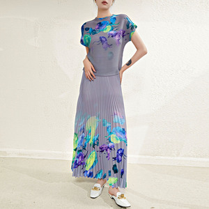 Usine livraison rapide haute qualité femmes longues jupes plissées <span class=keywords><strong>ensemble</strong></span> plis méduse <span class=keywords><strong>haut</strong></span> <span class=keywords><strong>et</strong></span> impression <span class=keywords><strong>jupe</strong></span> plissée 2 pièces <span class=keywords><strong>ensemble</strong></span> - Product Image 3
