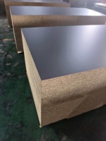Panneaux de particules/panneaux de bois aggloméré mélaminé de qualité supérieure, couleur unie, aspect grain de bois, surface finie, qualité première classe pour armoire – Vente chaude