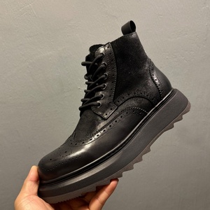 Botas de Cuero Retro con Grabado, Botas de Trabajo para Exteriores, Teñidas a Mano, con Suela Gruesa de Piel de Vaca, Botas Británicas de Tobillo - Product Image 1