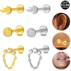 Pendientes de Titanio G23 de Alta Calidad al por Mayor, Estilo Inserto con Llama de Titanio y Parte Trasera Plana para Piercing Corporal - Product Image 1