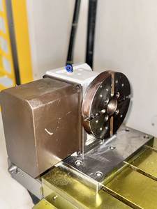 Centre d'usinage de précision FANUC aD21LiB avec course de 700 mm, équipé d'un ATC 21 outils et d'un broche de 10000 tr/min, idéal pour le fraisage et le taraudage - Product Image 5