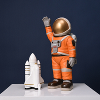 Sculpture d'astronaute en résine de conception moderne populaire, grande taille, statue d'astronaute, pièce de décoration pour fenêtre