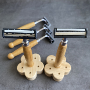 Rasoio di Sicurezza a Doppio Filo di Alta Qualità con Manico in Legno di Bambù e Testina Sostituibile con Lame per la <span class=keywords><strong>Rasatura</strong></span> e la Cura della <span class=keywords><strong>Barba</strong></span> Maschile - Product Image 3