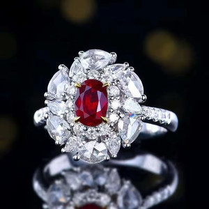 Bague de Mariage en Or 18 carats avec Rubis Sang de Pigeon Non Chauffé 1,02 carat et Diamants Véritables, Sertie d'un Halo Floral, pour Femme, Bijou Fin et Précieux - Product Image 2