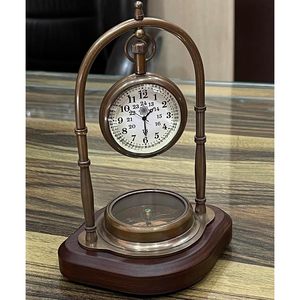 Horloge de bureau/table ronde en laiton antique avec boussole, base en bois, analogique - Product Image 5