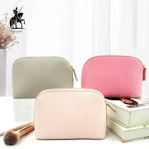 Bolsa de Maquillaje de Piel Sintética PU con Cierre, Diseño Clásico en Forma de Concha, Impermeable, Color Rosa, para Viaje, con Cierre de Cremallera, Marca Privada - Product Image 1