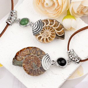 Collana Vintage Creativa con Ciondolo in Ammonite Naturale e Perle di Cristallo Intarsiate, Guscio di Ammolite, Pietra Curativa a Spirale, Ornamento di Lusso - Product Image 3