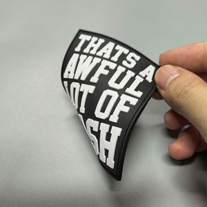 Écusson personnalisé en PVC souple 3D, en caoutchouc et silicone, avec logo en relief, transparent, thermocollant, pour vêtements, à coudre sur les shorts - Product Image 1