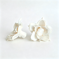 Fleur de gardénia en bois de Sola de 4 cm en gros, ornement écologique parfumé naturel pour la maison et la décoration d'Halloween