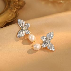 Pendientes de Botón de Moda Chapados en Oro S925 para Mujer, Perla Natural de Agua Dulce, Accesorios Coreanos de Alta Gama, Regalo de Mariposa - Product Image 3
