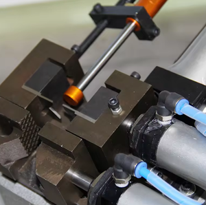 <span class=keywords><strong>Ligne</strong></span> de production de machine à dénuder les câbles pneumatique semi-automatique Hilong HL-<span class=keywords><strong>305</strong></span> pour le traitement des câbles de données - Product Image 6