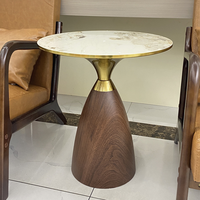 Table d'appoint contemporaine de luxe en métal et aspect bois Accessoire décoratif pour la maison pour les meubles de tables basses d'angle de salon