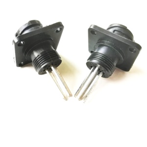 Miller-Panel eléctrico de 4 pines 048282, Kit de servicio con 4 pines Amp, conectores de plástico hembra montados en Panel - Product Image 2