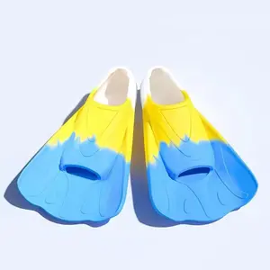 Bajo MOQ personalizado silicona cómodo pie completo bolsillo hoja corta cómodas aletas de buceo aletas de natación