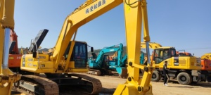 Excavadora Hidráulica Usada Komatsu PC240-8 de 25 Toneladas, Marca Japonesa, con Motor, Engranajes y Componentes Centrales, en Venta - Product Image 3