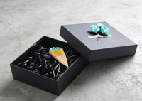 Boîte cadeau carrée noire à base rigide, écologique et recyclable, en carton de haute qualité avec éponge, découpe de précision et gaufrage