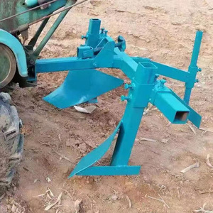 Arado Metálico Rojo con Cuchillas Verdes para Uso Agrícola - Product Image 3