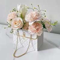 Boîte à fleurs pour bouquet de mariage de luxe léger nouvellement conçue avec logo sac à main en papier pour la Saint-Valentin fête des vacances sac cadeau poignée
