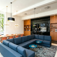 Ensemble de meubles modernes pour hôtel, appartement, villa, chambre d'hôtes, hall, espace public, en contreplaqué, comprenant canapé de chambre, table basse et armoire murale
