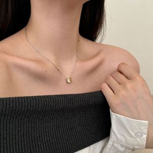 Collar con Colgante de Plata S925 con Circonita Cúbica de 4ct 8A, Corte Crushed Iced Out, Diseño Simple de Dylam High Jewelry Factory - Product Image 5