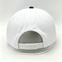 Casquette de baseball 5 panneaux personnalisée avec logo en patch de caoutchouc, imperméable, perforations découpées au laser, séchage rapide, 100% polyester Dobby, style sportif