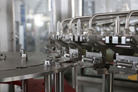 Machine de remplissage automatique de boissons gazeuses très populaire avec moteur pour l'embouteillage de boissons gazeuses et de sodas