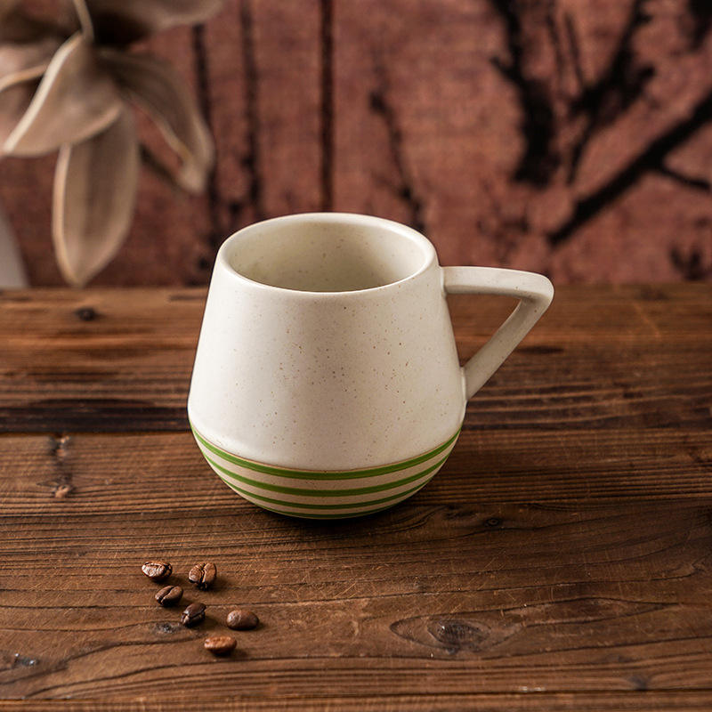 Tasse ronde à rayures vertes