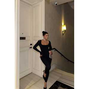 Mono de mujer negro con cuello cuadrado y lazo, estampado personalizado para fiestas de verano, de una pieza, largo midi. - Product Image 4