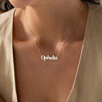 Venta al por mayor personalizado OEM Simple de moda impermeable de acero inoxidable nombre personalizado letra nombre Collar para mujer